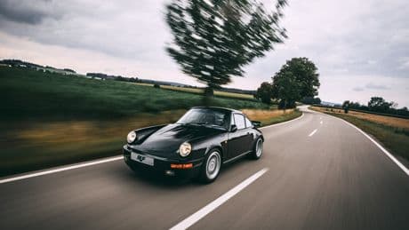 Un millonario gastó un dineral en pintar un exclusivo RUF CTR Yellowbird. No esperaba que se lo devolvieran haciendo el pino