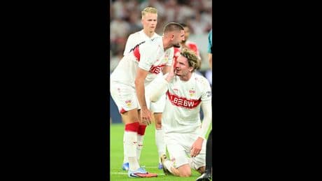 Direkter Freistoß ins Gesicht - Olise-Hammer haut gleich zwei Stuttgarter um