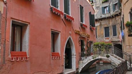 Cyberkriminalität: Hacker erbeuten Ausweisdaten von zehntausenden Urlaubern in Italien