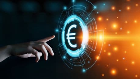Euro digitale, può partire dal 2026: cos'è e le possibili tappe in Italia e in Europa