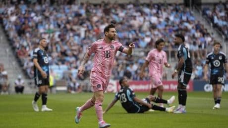 Il gol più bello di Messi diventa un quadro: asta di beneficenza da Christie’s (con l’incognita A.I.)