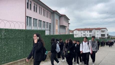 Okulda feci olay! 4’üncü kattan düşen lise öğrencisi ağır yaralandı