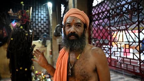 Népal : la Cour suprême autorise les hommes saints de l'hindouisme à demeurer nus dans un temple