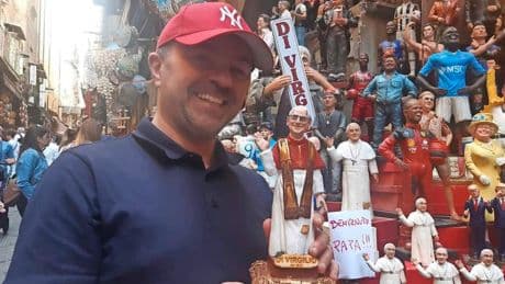 Napolitanen troeven Rome af en trekken massaal kopers voor eerste beeldjes van Leo XIV: ’Amerikaan bestelde er meteen 25’