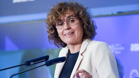 Dolors Montserrat, en el barro contra Pedro Sánchez como número dos del PP europeo