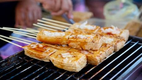 Vegetarisch grillen: So gelingt Tofu auf dem Rost perfekt