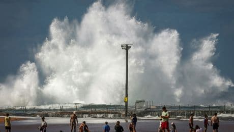 Australie: six personnes meurent noyées à cause de vagues gigantesques