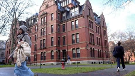 Trump erhöht den Druck – Harvard verliert 450 Millionen Dollar an Fördermitteln