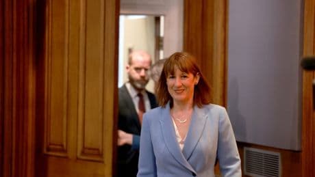 Pharmacy services ‘will worsen’ if they have to pay more to employ migrants