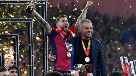 La marcha de Iñigo Martínez al Al Nassr, un alivio para Laporta y un problema para Flick