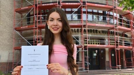 Abitur mit 0,8: Berliner Schülerin hat nun großes Ziel vor Augen
