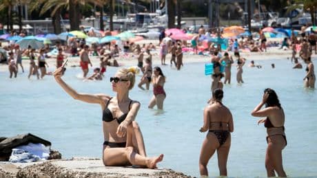 ¿Está de baja? Cuidado, Instagram puede dejarle sin trabajo