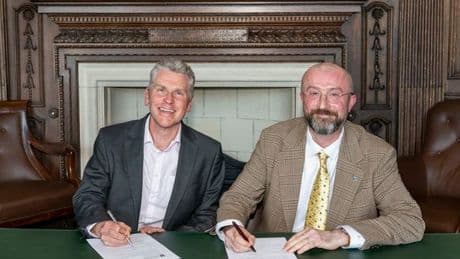 NHS Lanarkshire and University of Glasgow sign new partnership agreement