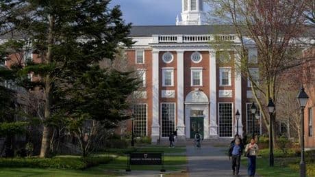 L’université Harvard attaque l’administration Trump pour le gel de subventions fédérales