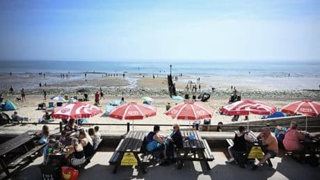 Temperatures to reach 26°C over bank holiday weekend