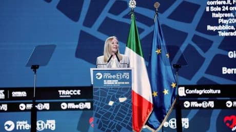 Meloni lancia il piano casa: «Abitazioni a prezzi calmierati per giovani coppie». E su Gaza: reazione sproporzionata di Israele