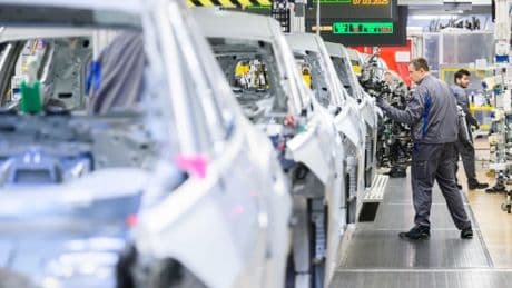 VDA-Präsidentin Müller: „Verlust von Auto-Arbeitsplätzen bringt Deutschland aus der Balance“
