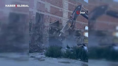 Hatay'da ölümden saniyelerle kurtuldu