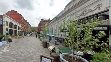 Man attacked by two men who stole his scarf near popular Glasgow bar