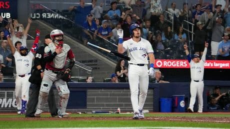 Blue Jays use long ball for walkoff victory