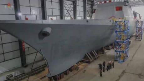 Varata una terza nave da guerra: cosa c'è dietro la mossa di Kim