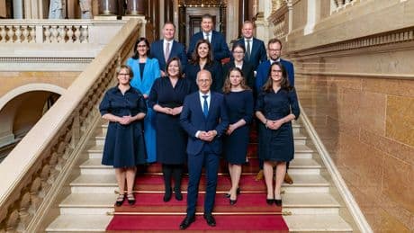 Bei der Kleidung sind sie sich einig - Hamburgs neuer Senat macht blau
