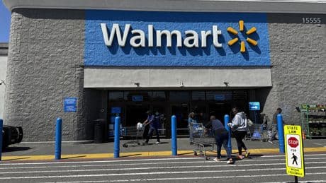 Droits de douane : le patron de Walmart avertit de hausses de prix à venir