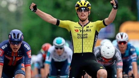 LIVE Giro d’Italia: ploegen Olav Kooij en Casper van Uden controleren richting finale
