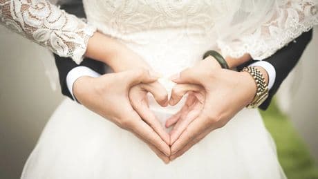 Bodas en 2025: esto es lo que cuesta un invitado en Cataluña y lo que esperan que metas en el sobre