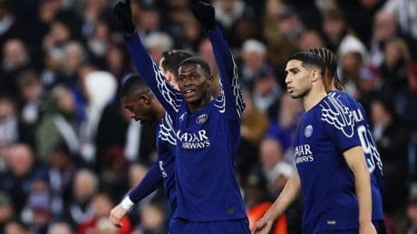 Dos puñales y un cerrojo rescatan al PSG frente al entusiasmo de Villa Park