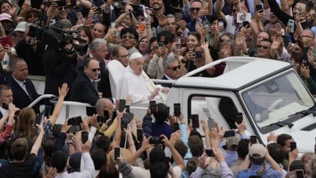 Pope blesses crowds on Easter Sunday after private meeting with JD Vance