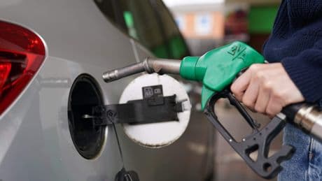 Prijs aan de pomp daalt: zoveel goedkoper kan benzine worden