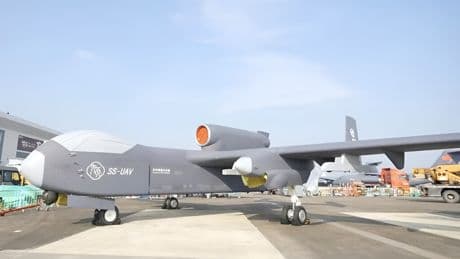 Una de las armas más inquietantes de China ya tiene fecha de vuelo: un enorme dron nodriza con 100 drones kamikaze a bordo