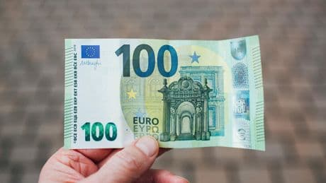 Barcelona probó una renta básica de 1.297 euros al mes y el 22% dejó de trabajar: la prueba fue un éxito