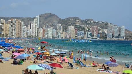 Brits in Benidorm urged to be wary of beach activity which could result in 'hefty fine'