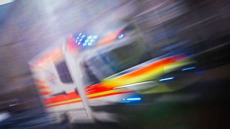 Unfälle: Quadfahrer prallt gegen Leitplanke - schwer verletzt