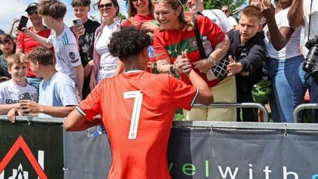 Zoon (14) Cristiano Ronaldo maakt debuut voor jeugdelftal Portugal: ’Ik ben ontzettend trots op je’