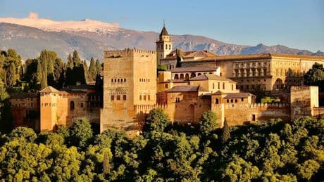 Cinco viajes que puedes hacer por España aprovechando los descuentos de Verano Joven 2025