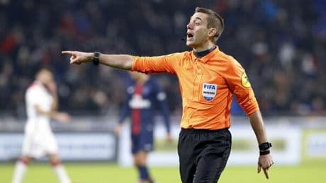Mondiale per club regola degli 8 secondi: cos'è e quando viene fischiata. Il nuovo provvedimento contro le perdite di tempo fischiato da Turpin