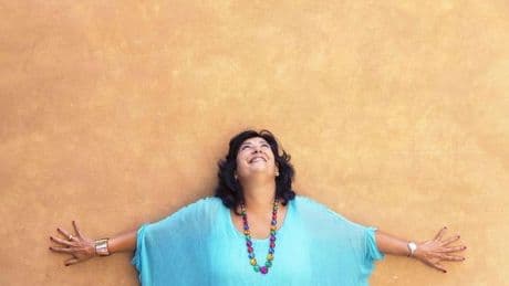 'Almudena', el documental que refleja la cara más alegre e íntima de la escritora madrileña