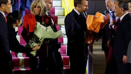 France's Macron visits Singapore to wrap up Asia tour, focus on defence