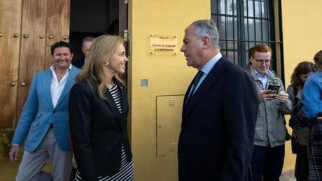 Contratada a dedo y con 50.000 euros de sueldo: el alcalde de Sevilla coloca a una candidata de Vox en la oficina antiaborto