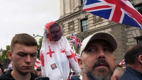 Keir Starmer denuncia el "lenguaje incendiario" de Musk en una manifestación en Londres