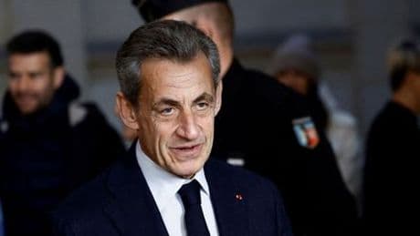 Nicolas Sarkozy: Frankreichs Ex-Präsident fliegt aus der Ehrenlegion