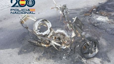 Detenida una joven en Elda por prender fuego a la moto de su exnovio