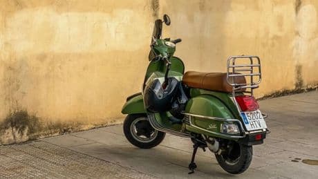 La revolucionaria normativa que ya permite la DGT para las placas de matrícula