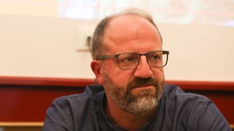 Fdi: "Punire i colpevoli". Sinistra tra silenzi e delirio a 5 Stelle