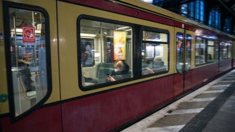 Urteil: Berliner S-Bahn muss Videoaufnahmen nicht an Fahrgäste herausgeben