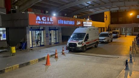 8 kilo altını çalıp polise ateş açtılar! 4 polis yaralandı