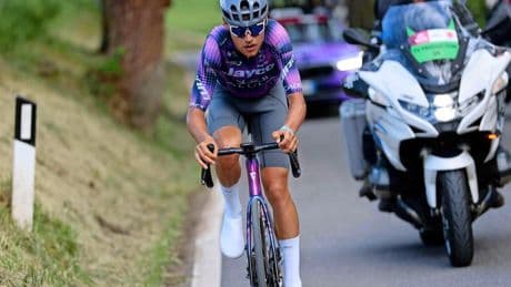Gretige Wilco Kelderman moet hoofd buigen voor oersterke Luke Plapp in Giro d’Italia